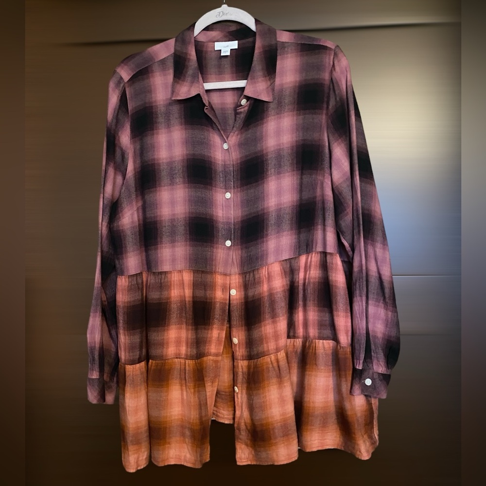 J. Jill Plaid tiered ombre plaid flannel tunic. Size L.